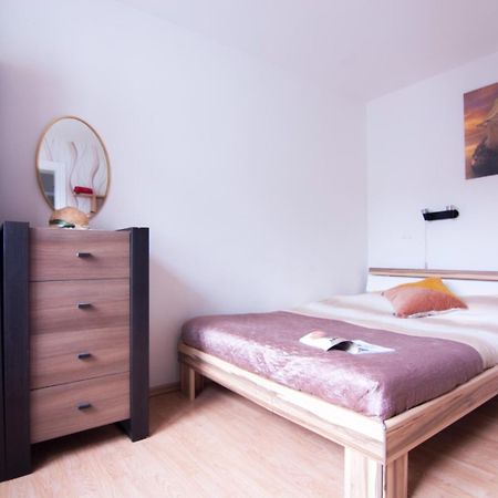 Wynajem Apartamentow I Pokoi. Устроне Морске Екстериор снимка