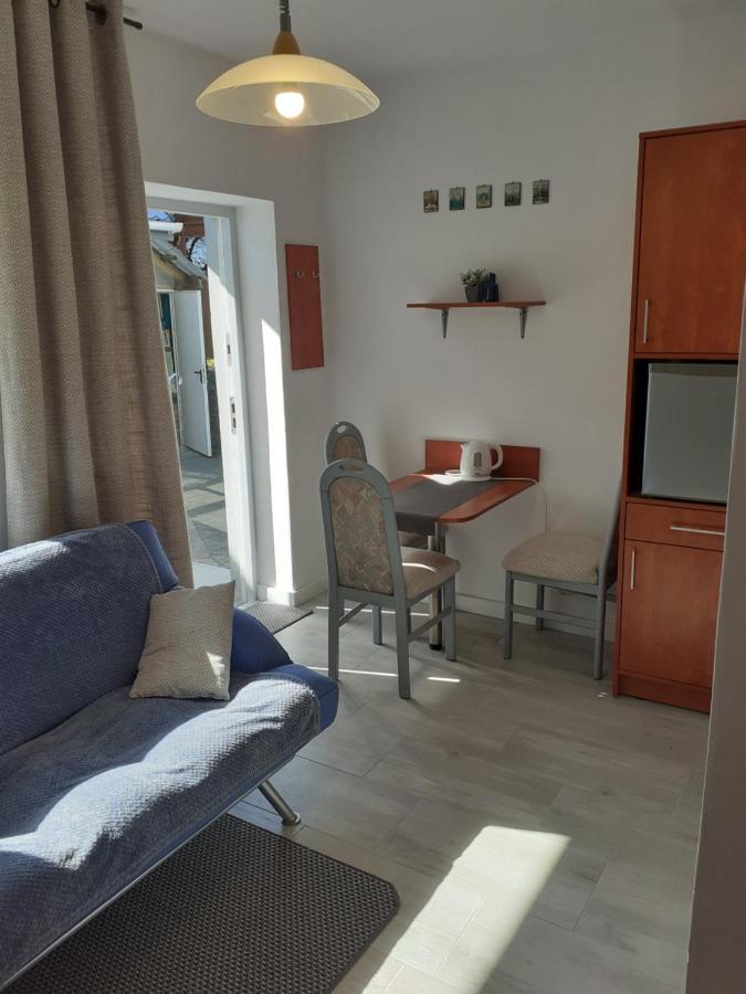 Wynajem Apartamentow I Pokoi. Устроне Морске Екстериор снимка